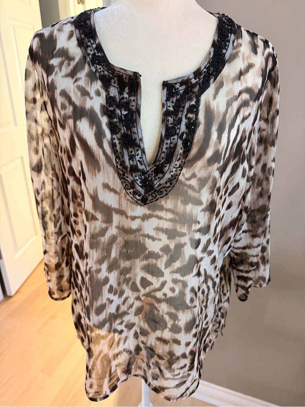 Chico’s Animal Print Beaded Neckline 3/4 Sleeve Top Size 2